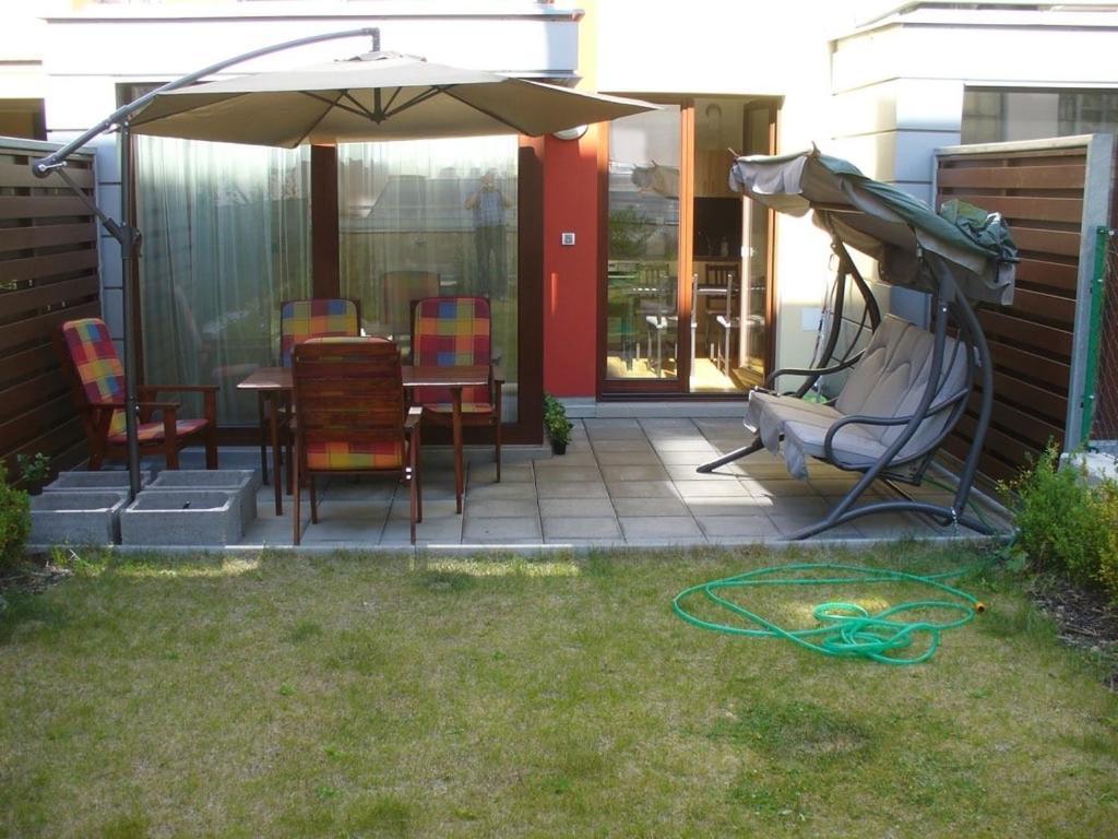 Garden Apartment With Garage In Central Praga Exterior foto