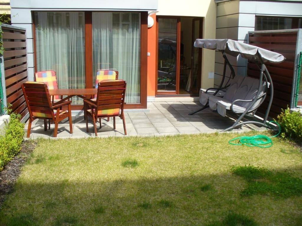 Garden Apartment With Garage In Central Praga Exterior foto