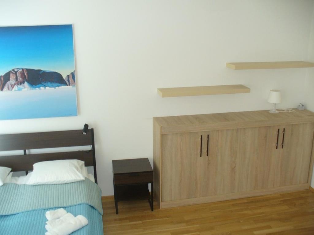 Garden Apartment With Garage In Central Praga Exterior foto